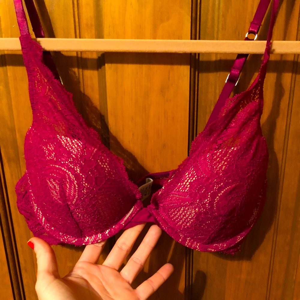 *NWOT* Calvin Klein Plunge Lacey Bra (36B)